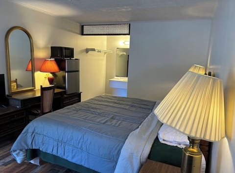 Standard Room, 1 King Bed - Non Smoking | Down comforters, desk, blackout drapes, free WiFi