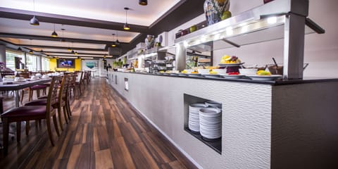 Daily full breakfast (MXN 170 per person)