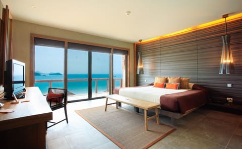 2BR Luxury Pool Villa Ocean View, Free MiniBar&Snacks | Premium bedding, down comforters, pillowtop beds, free minibar