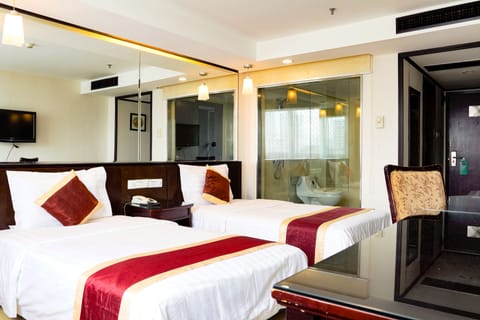 Deluxe Twin Room | In-room safe, desk, blackout drapes, rollaway beds