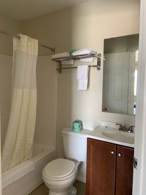 Combined shower/tub, free toiletries, towels, soap