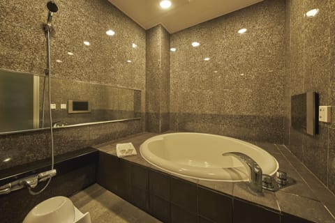 Deluxe Room, 1 Queen Bed, Non Smoking, Private Bathroom | Bathroom | Free toiletries, hair dryer, slippers, electronic bidet