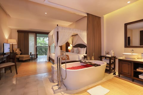 Suite, Balcony (Jungle) | Premium bedding, pillowtop beds, minibar, in-room safe