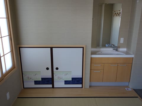 Japanese Style Twin Room | Soundproofing, free WiFi, bed sheets