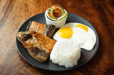 Daily cooked-to-order breakfast (PHP 300 per person)