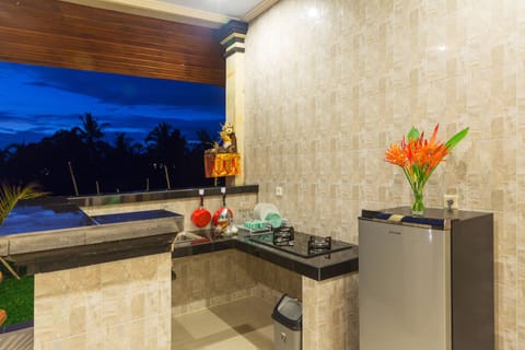 Villa, 1 Bedroom | Private kitchenette | Coffee/tea maker, electric kettle