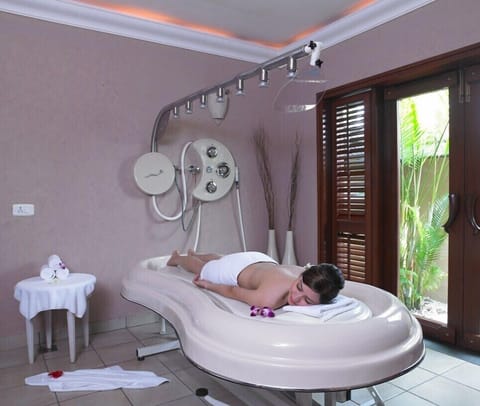 Couples treatment rooms, sauna, spa tub, Turkish bath, body treatments