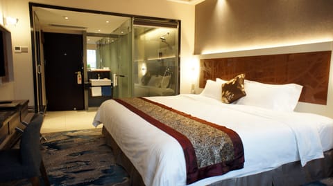 Executive Double Room | Blackout drapes, free WiFi, bed sheets