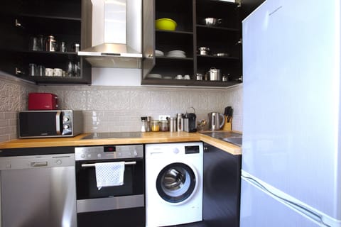 Comfort-Apartment "SISSI" | Private kitchen | Full-size fridge, microwave, oven, stovetop