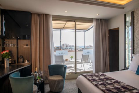 Luxury Suite, Terrace, Sea View | Premium bedding, free minibar items, in-room safe