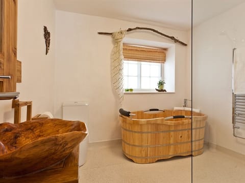 Double Room, Ensuite (Ground Floor - Wooden) | Bathroom