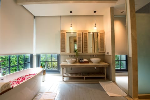 Pool Villa Suite | Bathroom | Bathtub, rainfall showerhead, free toiletries, hair dryer