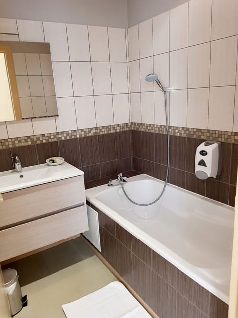 Free toiletries, hair dryer