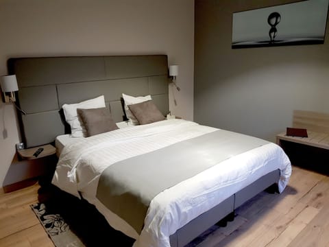 Comfort Double Room | In-room safe, desk, soundproofing, free cribs/infant beds