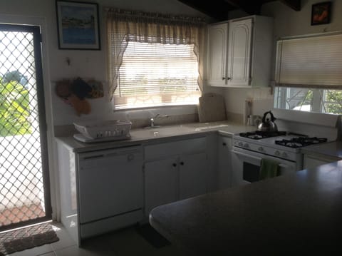 Apartment, 3 Bedrooms, Ocean View | Private kitchenette | Fridge, microwave, oven, stovetop