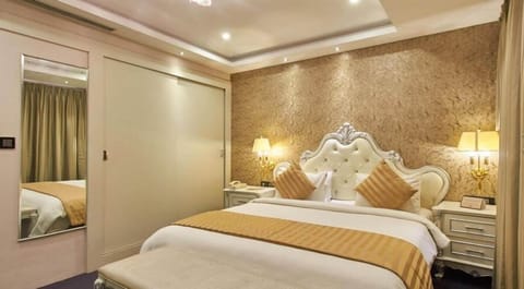 PGS Suite, City View | Premium bedding, minibar, in-room safe, desk