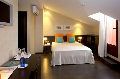 Double Room | 1 bedroom, premium bedding, minibar, in-room safe