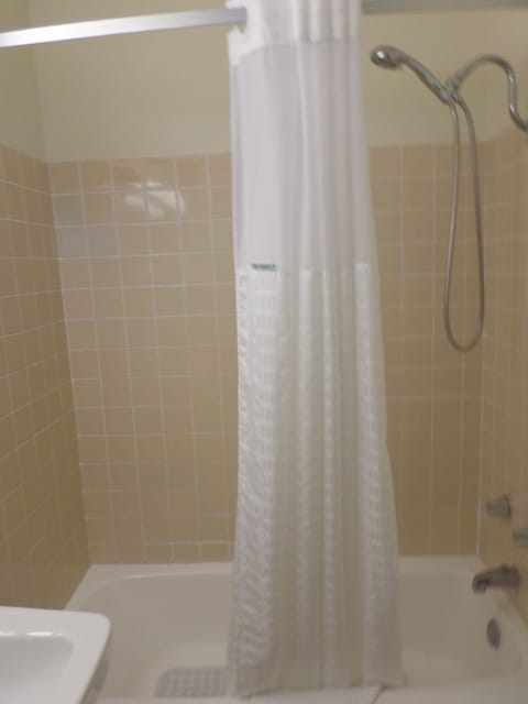 Deluxe Suite, 2 Queen Beds, Kitchen | Bathroom | Bathtub, free toiletries, hair dryer, towels