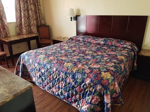 Room, 1 King Bed | Free WiFi, bed sheets