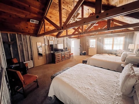 Rosemary - Upstairs Unit | Iron/ironing board, free WiFi, bed sheets