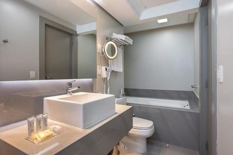 Junior Single Room | Bathroom | Free toiletries, hair dryer, towels, soap