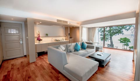 Graceland Suite Seaview 2 Bedrooms | Living area | LCD TV