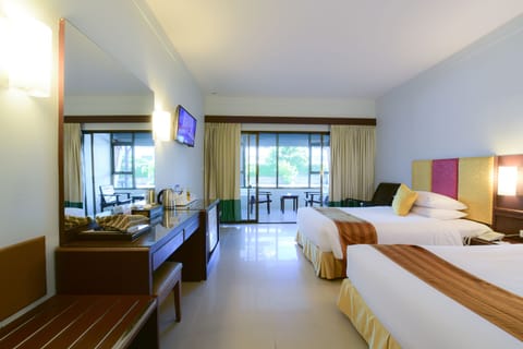 Superior Room | In-room safe, free cribs/infant beds, free WiFi, bed sheets