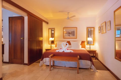 Deluxe Double or Twin Room | Minibar, in-room safe, individually decorated, individually furnished