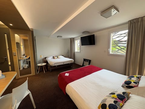 Superior Quadruple Room, 1 Bedroom | Individually decorated, individually furnished, desk, blackout drapes