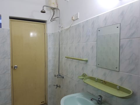 Standard Double Room (NON AC) | Bathroom | Shower, free toiletries, hair dryer, towels