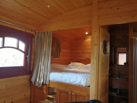 Mobile Home (Roulotte) | Individually decorated, individually furnished, blackout drapes