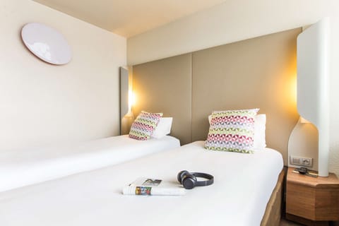 Next Generation, Standard Room, 2 Twin Beds | Desk, free WiFi, bed sheets