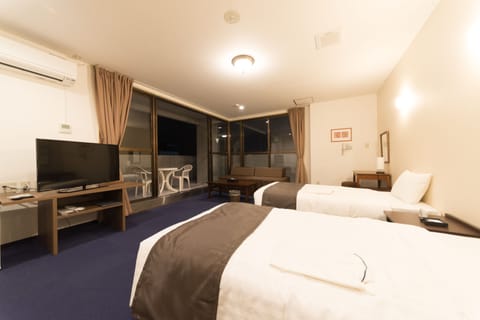 Deluxe Room, Non Smoking (2 Semi-Double Beds) | Blackout drapes, iron/ironing board, free WiFi, bed sheets