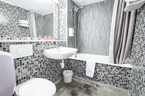 Combined shower/tub, eco-friendly toiletries, hair dryer, towels