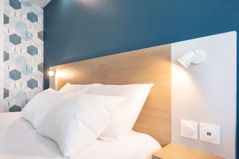 Standard Room, 1 Double Bed | Premium bedding, individually decorated, desk, laptop workspace