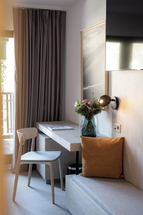 Room, 1 Double Bed (Comfort Balcony) | In-room safe, desk, laptop workspace, free WiFi