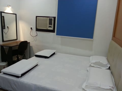 Premium bedding, desk, rollaway beds, free WiFi