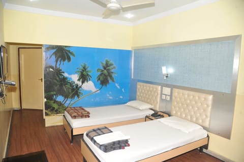 Super Deluxe Room | Premium bedding, desk, rollaway beds, free WiFi