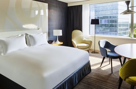 Luxury Room, 1 King Bed | Premium bedding, minibar, in-room safe, desk