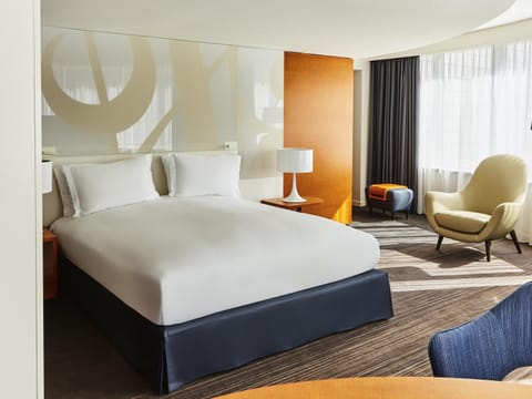 Premium bedding, minibar, in-room safe, desk