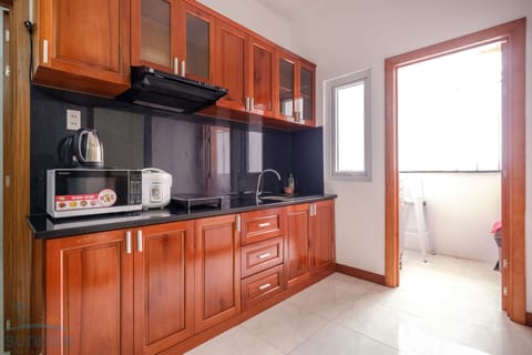 Economy Two-bedroom Apartment with Balcony | Private kitchen | Full-size fridge, microwave, stovetop, electric kettle