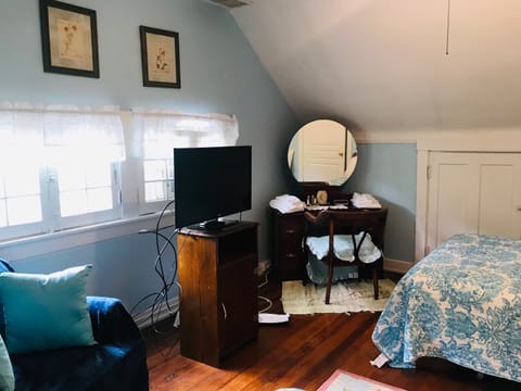 Room (Leah's Room) | Iron/ironing board, free WiFi