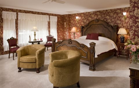 Suite, 1 King Bed (Jacuzzi and Fireplace) | Individually decorated, iron/ironing board, free WiFi, bed sheets