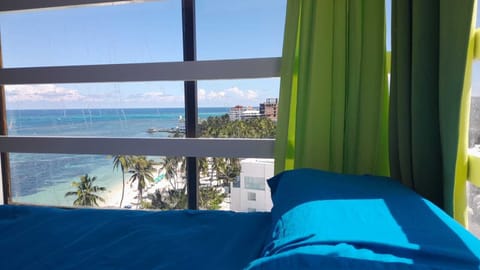 Double Room, Ocean View | Minibar, individually decorated, individually furnished