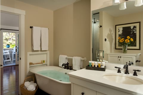 Wyeth Loft | Bathroom | Designer toiletries, hair dryer, bathrobes, towels