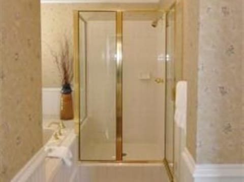 Room, Private Bathroom (C.G. Martin) | Bathroom | Combined shower/tub, free toiletries, hair dryer, towels