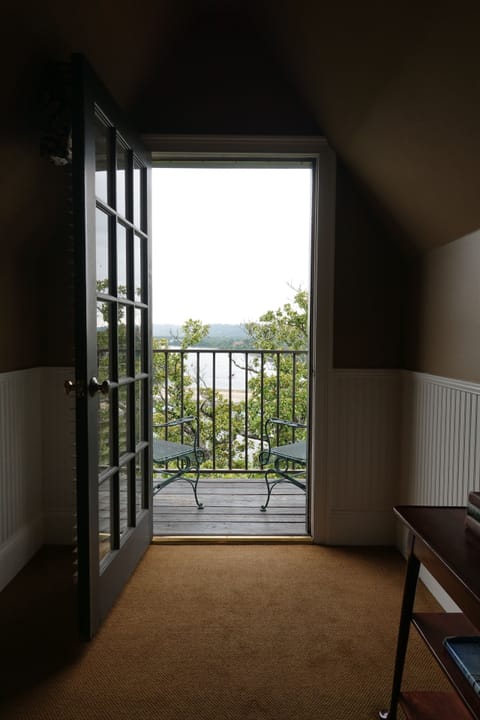 Suite, 1 King Bed - Morgan Llewellyn Suite - 3rd Floor No Elevator | Terrace/patio