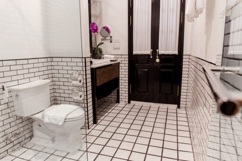Heritage Deluxe Room | Bathroom | Separate tub and shower, deep soaking tub, rainfall showerhead