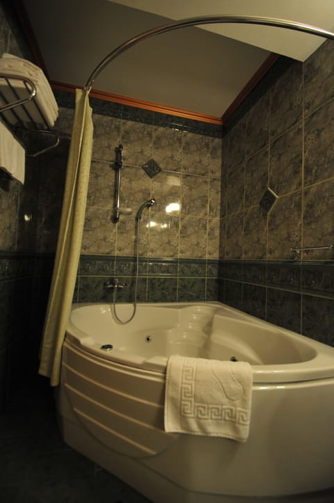 Imperial suite (Free sauna access) | Private spa tub