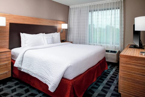 Suite, 1 Bedroom | In-room safe, desk, blackout drapes, soundproofing